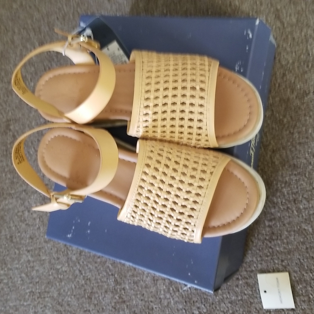 Sandals - Picture 4 of 4